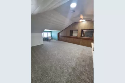 615 E Washington Street, Giddings, TX 78942 - Photo 8