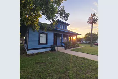 615 E Washington Street, Giddings, TX 78942 - Photo 2