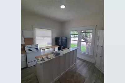 615 E Washington Street, Giddings, TX 78942 - Photo 18