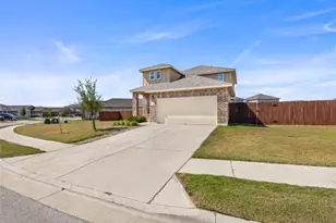 221 Longmount Cv, Liberty Hill, TX 78642 - Photo 2