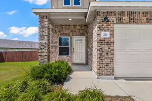 221 Longmount Cv, Liberty Hill, TX 78642 - Photo 4
