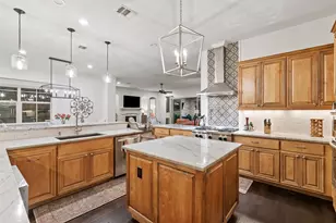 209 Rocky Coast Dr, Lakeway, TX 78738 - Photo 10