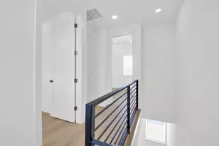 7208 Providence Ave, Austin, TX 78752 - Photo 8