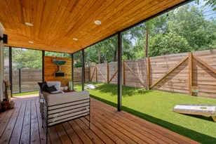 1904 E 16th St, Austin, TX 78702 - Photo 12