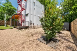 1904 E 16th St, Austin, TX 78702 - Photo 16