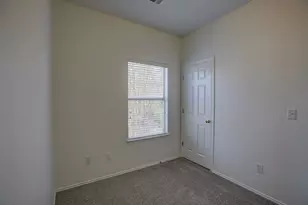 1102 E 3rd St, Georgetown, TX 78626 - Photo 20