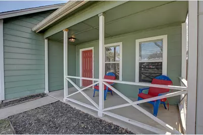 1102 E 3rd Street, Georgetown, TX 78626 - Photo 2