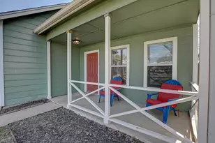 1102 E 3rd St, Georgetown, TX 78626 - Photo 2
