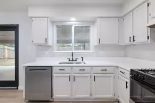 12116 Mosley Ln, Austin, TX 78727 - Photo 10