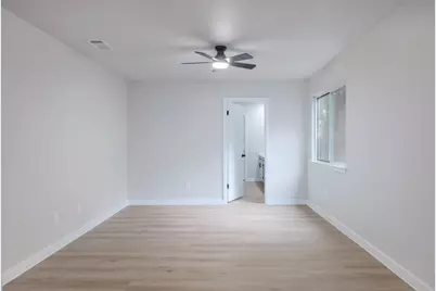 12116 Mosley Lane, Austin, TX 78727 - Photo 14