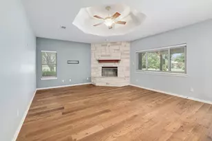 101 Lakeview Ln, Georgetown, TX 78633 - Photo 8