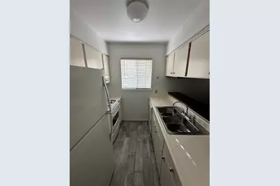 104 E 32nd Street #103, Austin, TX 78705 - Photo 2