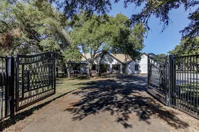 604 Oakwood Drive, Buda, TX 78610 - Photo 4