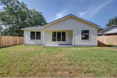 237 E Brenham Street, Giddings, TX 78942 - Photo 24