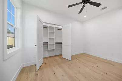 237 E Brenham Street, Giddings, TX 78942 - Photo 10