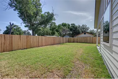 237 E Brenham Street, Giddings, TX 78942 - Photo 22