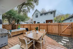 904 E 2nd St, Austin, TX 78702 - Photo 34