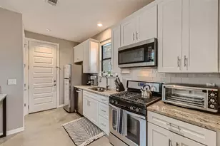 904 E 2nd St, Austin, TX 78702 - Photo 14