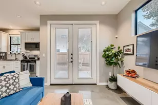 904 E 2nd St, Austin, TX 78702 - Photo 12