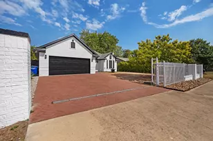 10901 Parkfield Dr, Austin, TX 78758 - Photo 2