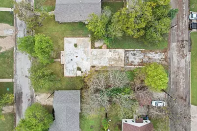 904 James Street, Taylor, TX 76574 - Photo 2