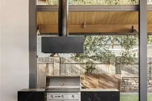 2600 Tanglewood Trail, Austin, TX 78703 - Photo 32