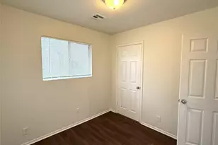 4407 E Stassney Ln, Austin, TX 78744 - Photo 8