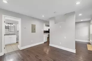 935 La Posada Dr, Austin, TX 78752 - Photo 12
