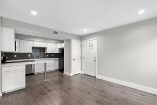 935 La Posada Dr, Austin, TX 78752 - Photo 6