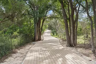 1525 Springlake Dr, Dripping Springs, TX 78620 - Photo 1
