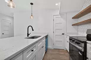 2124 Burton Dr, Austin, TX 78741 - Photo 8