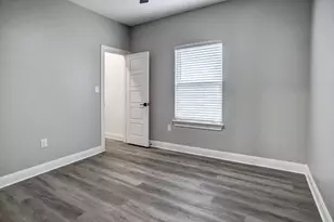 121 S Kanaio Dr, Bastrop, TX 78602 - Photo 16