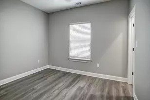 121 S Kanaio Dr, Bastrop, TX 78602 - Photo 14