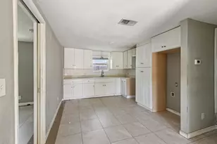 7402 Providence Ave, Austin, TX 78752 - Photo 16