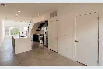 2002 E 7th Street #207, Austin, TX 78702 - Photo 4
