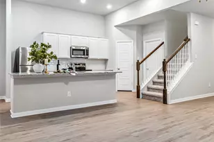957 Staglin St, Buda, TX 78610 - Photo 4