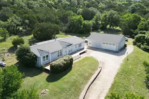 105 Holman Cir, Gatesville, TX 76528 - Photo 2