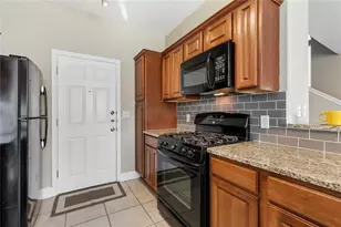 6011 Fairway St, Austin, TX 78741 - Photo 6
