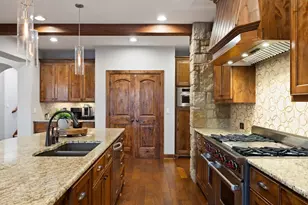 272 Whitney Woods Cir, Georgetown, TX 78633 - Photo 18