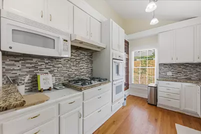 5203 Valley Oak Drive, Austin, TX 78731 - Photo 14