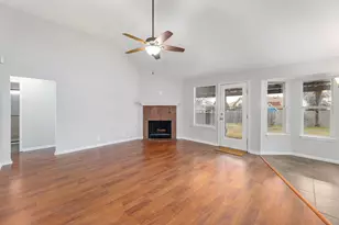 214 Crystal Knoll Blvd, Georgetown, TX 78626 - Photo 4