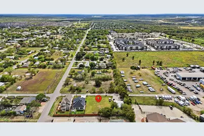 305 W Lane Avenue, Manor, TX 78653 - Photo 4