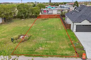 305 W Lane Ave, Manor, TX 78653 - Photo 1