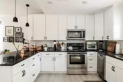 904 Acorn Oaks Drive, Austin, TX 78745 - Photo 8