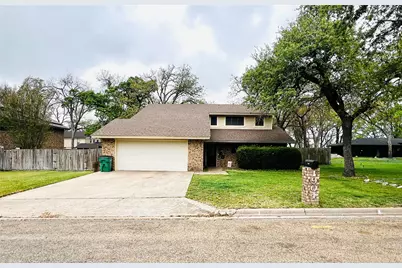 1904 N Hoover Avenue, Cameron, TX 76520 - Photo 2