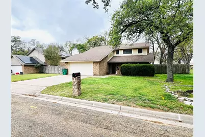 1904 N Hoover Avenue, Cameron, TX 76520 - Photo 2