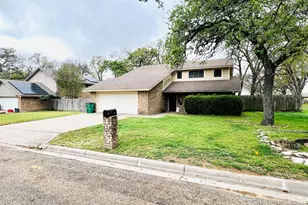 1904 N Hoover Ave, Cameron, TX 76520 - Photo 2
