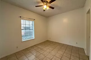 203 E 31st St, Austin, TX 78705 - Photo 16