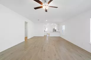 237 W Luna Blue Ln, Jarrell, TX 76537 - Photo 4