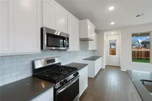 205 Rosebush Dr, Liberty Hill, TX 78642 - Photo 2